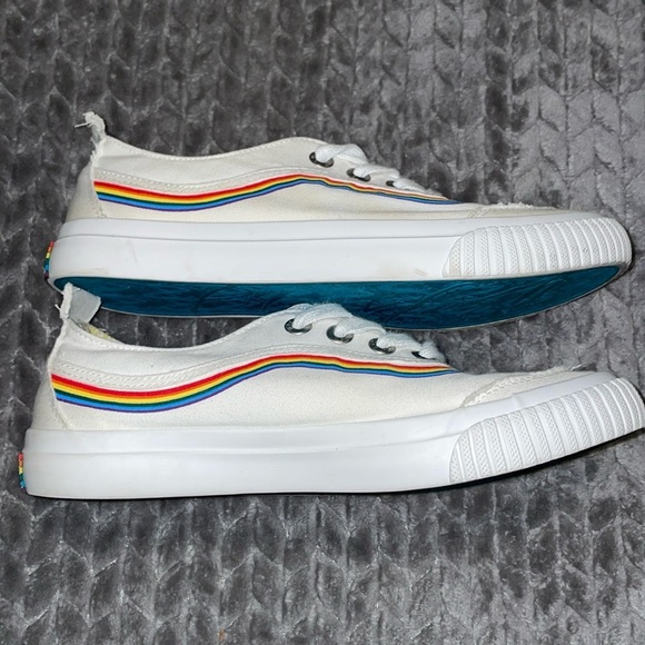 Blowfish sz 8 white w/rainbow - Picture 1 of 8